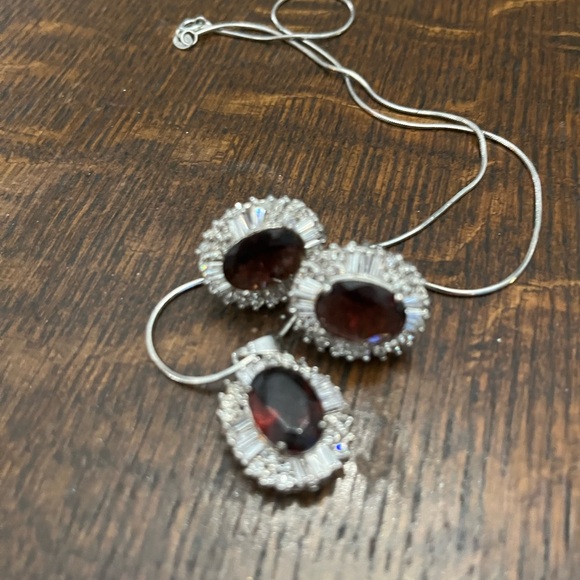 2 pieces set jewelry (necklace and earring) brand new never used. - Picture 2 of 5